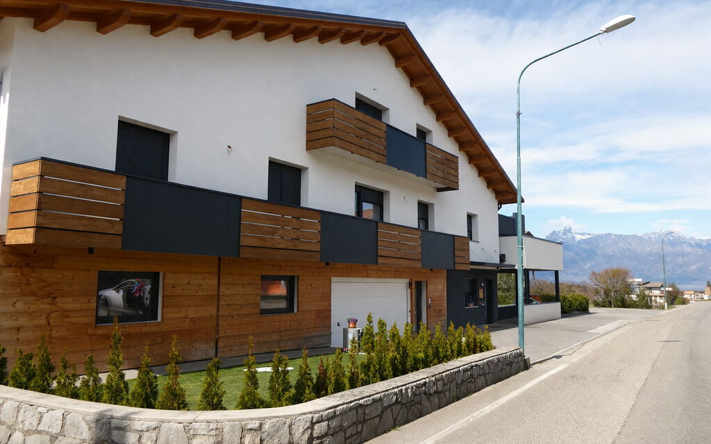 Cimus Home, Bike Retreat: Autumn, Main Entrance, Spring, Summer