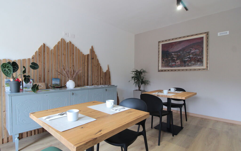 Cimus Home, Bike Retreat: Autumn, Common Room, Dining Room, Spring, Summer