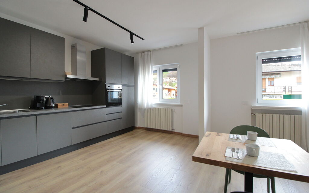 Cimus Home, Bike Retreat: Autumn, Common Room, Dining Room, Spring, Summer