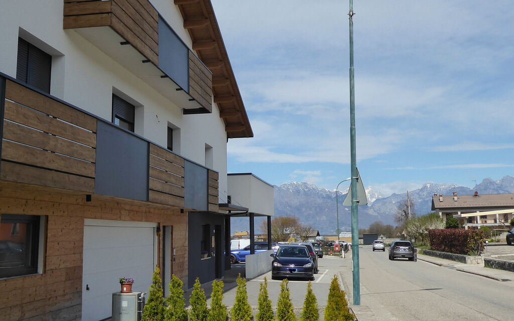 Cimus Home, Bike Retreat: Autumn, Main Entrance, Spring, Summer