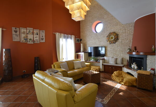 Villa Ina: Autunno, Entrata Principale, Estate, Primavera, Soggiorno