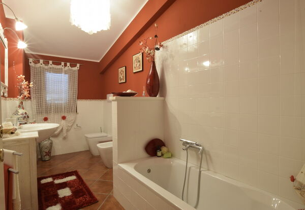 Villa Ina: Autunno, Estate, Primavera, Servizi