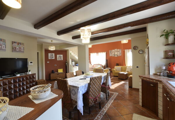 Villa Ina: Autunno, Cucina, Estate, Primavera, Sala da pranzo