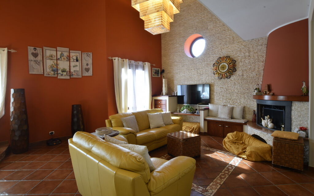 Villa Ina: Autunno, Entrata Principale, Estate, Primavera, Soggiorno