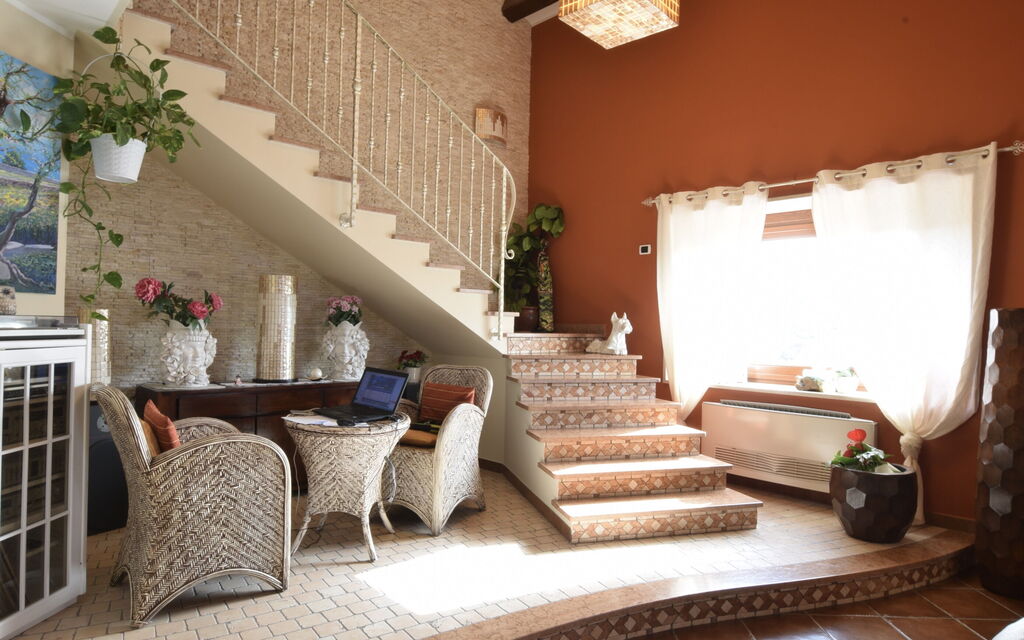 Villa Ina: Autunno, Entrata Principale, Estate, Primavera, Soggiorno