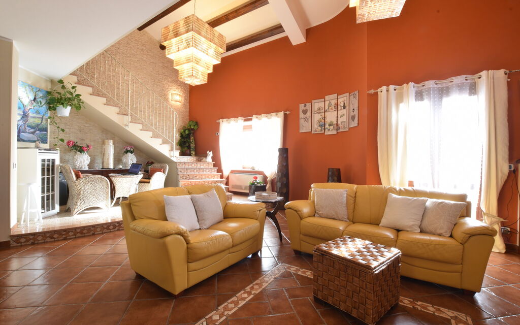 Villa Ina: Autunno, Entrata Principale, Estate, Primavera, Soggiorno