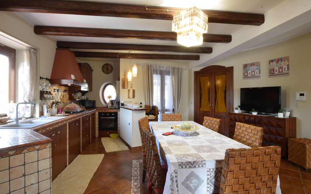 Villa Ina: Autunno, Cucina, Estate, Primavera, Sala da pranzo