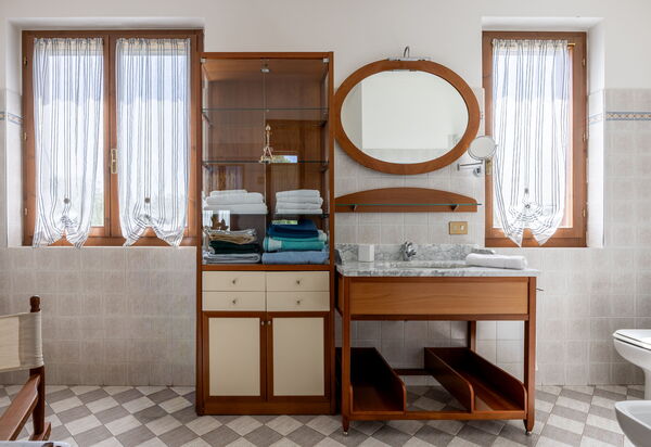 Civico108 Vacation Home, Pool, Castellina in Chianti: Autumn, Bathroom, Spring, Summer