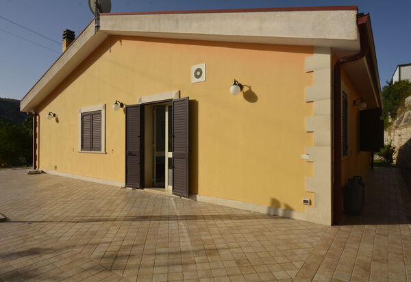 Villa del Monte: all'aperto, Autunno, Balcone / Terrazza / Patio, Estate, Esterni, Giardino, Primavera