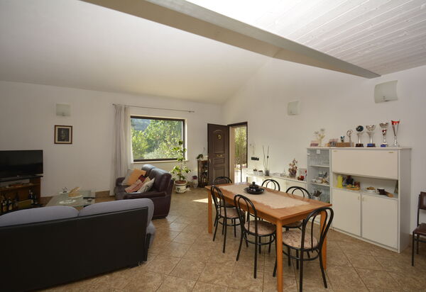 Villa del Monte: Autunno, Estate, Primavera, Sala da pranzo, Soggiorno