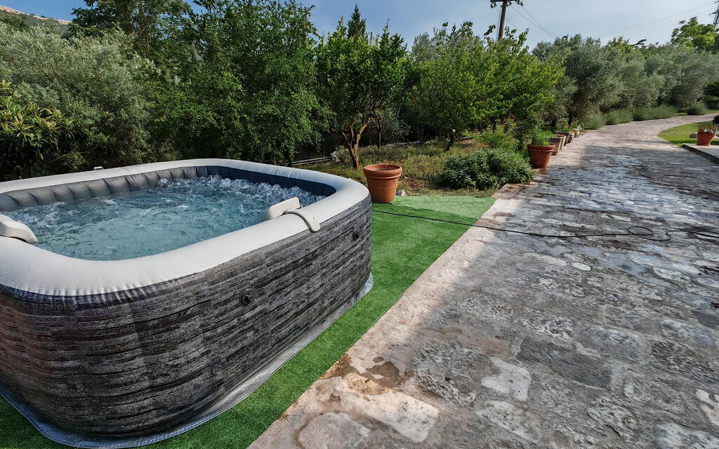 Villa del Monte: Autumn, Hot Tub, Spring, Summer