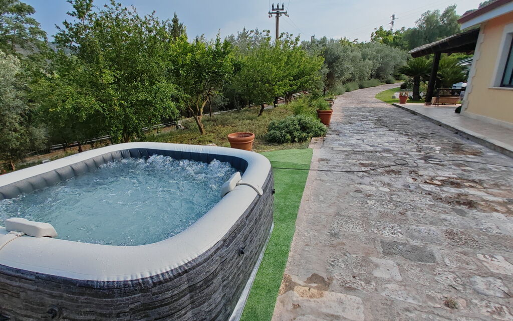 Villa del Monte: Autumn, Hot Tub, Spring, Summer