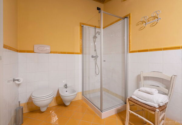 Preseglie Lake Garda: Autumn, Bathroom, Spring, Summer