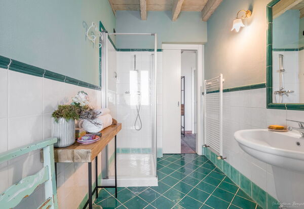 Preseglie Lake Garda: Autumn, Bathroom, Spring, Summer