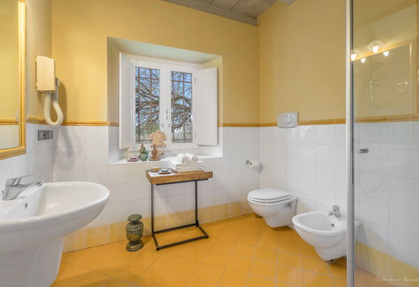 Preseglie Lake Garda: Autumn, Bathroom, Spring, Summer