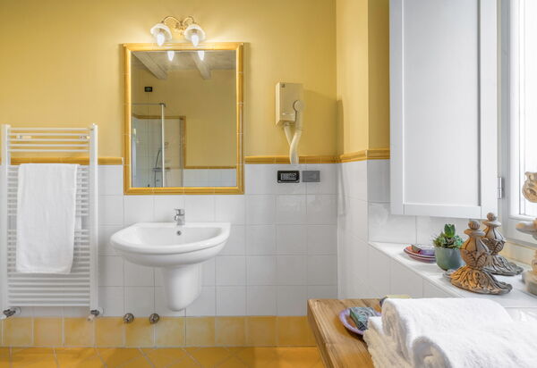 Preseglie Lake Garda: Autumn, Bathroom, Spring, Summer