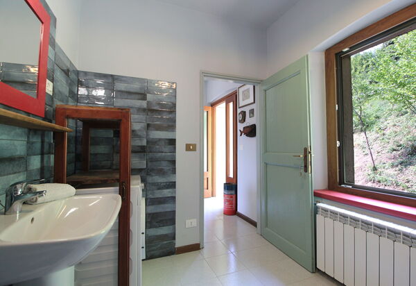 Villa 900 Design & Hills Escape: Autumn, Bathroom, Spring, Summer