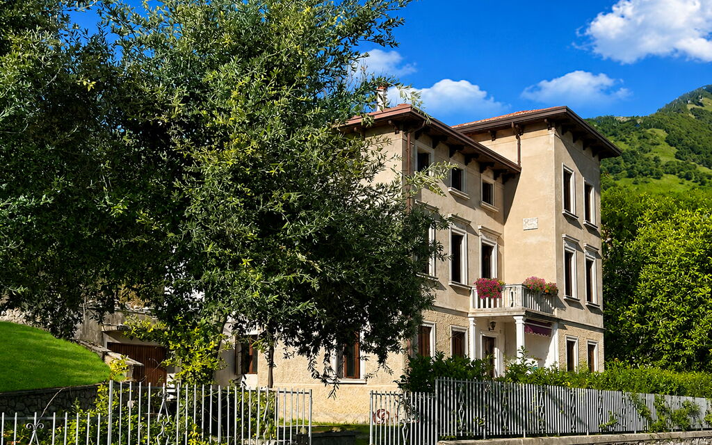 Villa 900 Design & Hills Escape: Autumn, Building Exterior, Spring, Summer