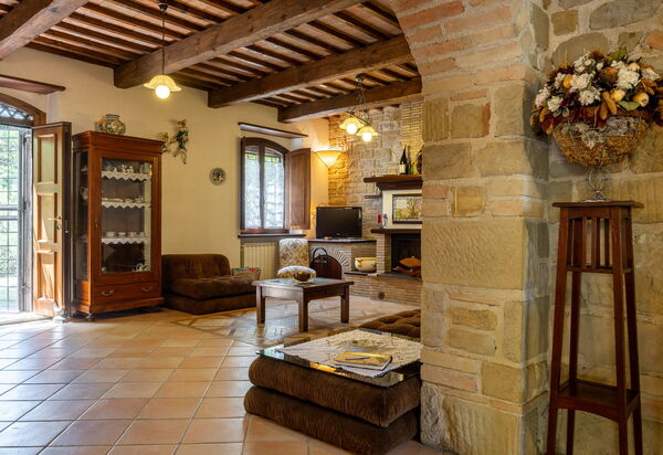 Il Giuncheto Casale Rooms, Pool, Umbrian Countryside: Autumn, Living Room, Spring, Summer