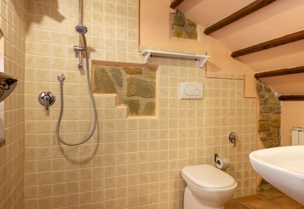 Il Giuncheto Casale Rooms, Pool, Umbrian Countryside: Autumn, Bathroom, Spring, Summer