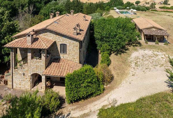 Il Giuncheto Casale Rooms, Pool, Umbrian Countryside: Autumn, Main Entrance, Spring, Summer