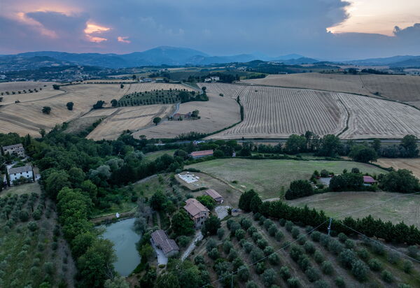 Il Giuncheto Casale Rooms, Pool, Umbrian Countryside: Autumn, Spring, Summer