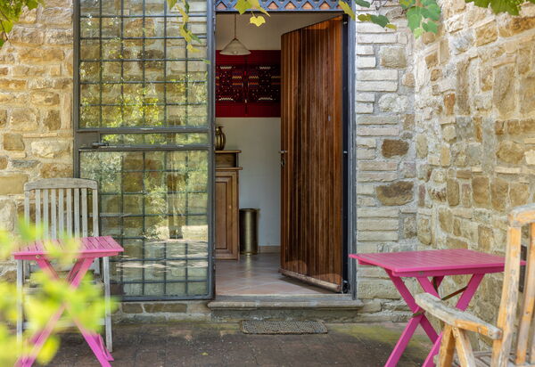 Il Giuncheto Casale Rooms, Pool, Umbrian Countryside: Autumn, Main Entrance, Spring, Summer