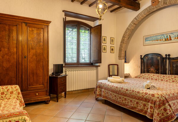 Il Giuncheto Casale Rooms, Pool, Umbrian Countryside: Autumn, Bedroom, Spring, Summer