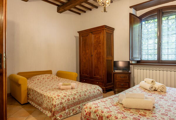 Il Giuncheto Casale Rooms, Pool, Umbrian Countryside: Autumn, Bedroom, Spring, Summer