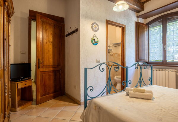 Il Giuncheto Casale Rooms, Pool, Umbrian Countryside: Autumn, Bedroom, Spring, Summer