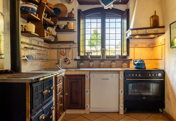 Il Giuncheto Casale Rooms, Pool, Umbrian Countryside: Autumn, Kitchen, Spring, Summer
