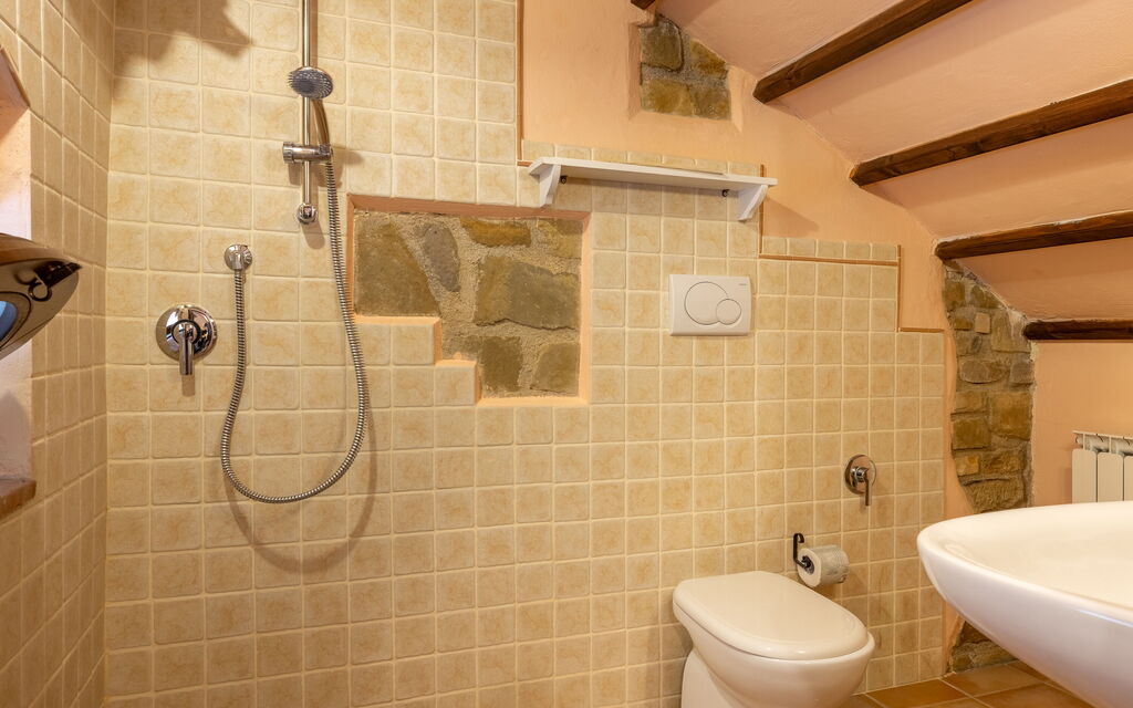 Il Giuncheto Casale Rooms, Pool, Umbrian Countryside - : Autumn, Bathroom, Spring, Summer