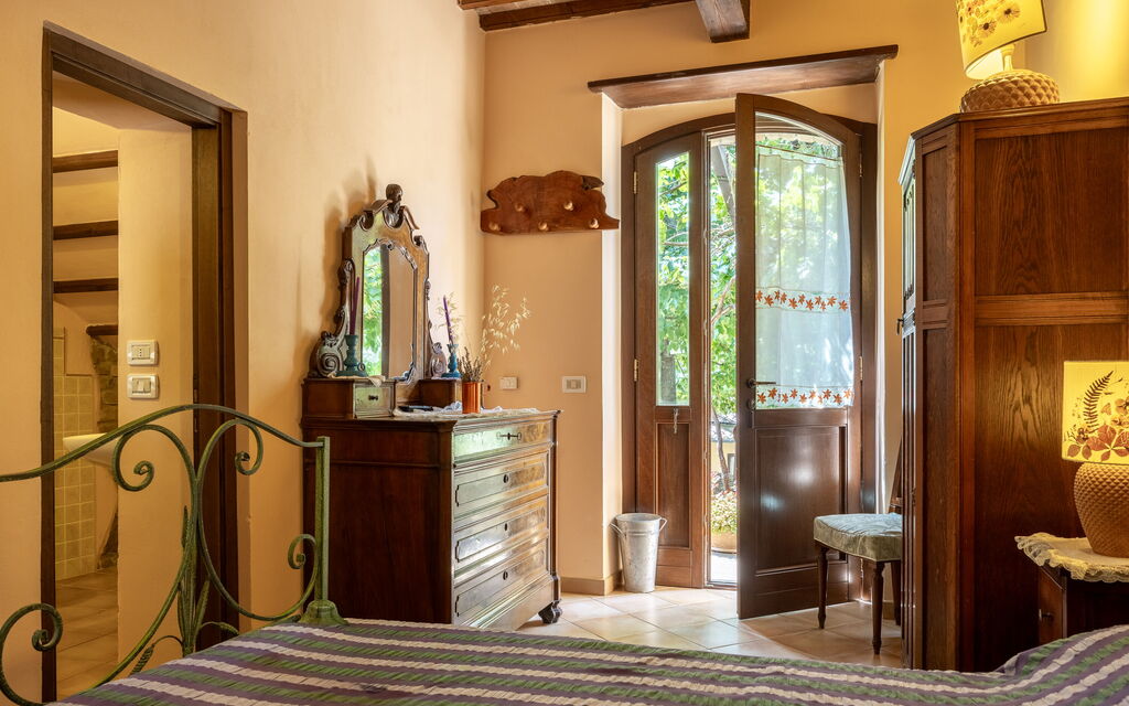 Il Giuncheto Casale Rooms, Pool, Umbrian Countryside - : Autumn, Bedroom, Spring, Summer