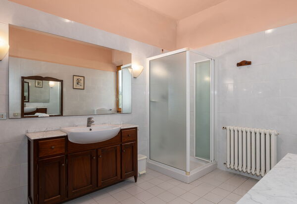 Il Leccio, Vinci, Private Pool and Tennis: Autumn, Bathroom, Spring, Summer