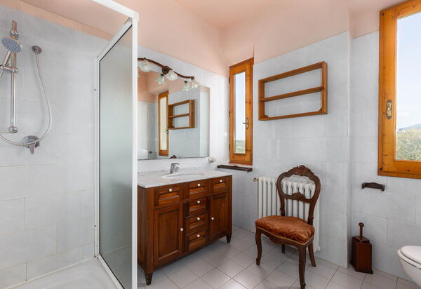 Il Leccio, Vinci, Private Pool and Tennis: Autumn, Bathroom, Spring, Summer