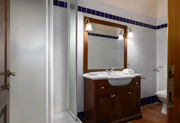 Il Leccio, Vinci, Private Pool and Tennis: Autumn, Bathroom, Spring, Summer