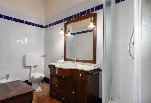 Il Leccio, Vinci, Private Pool and Tennis: Autumn, Bathroom, Spring, Summer