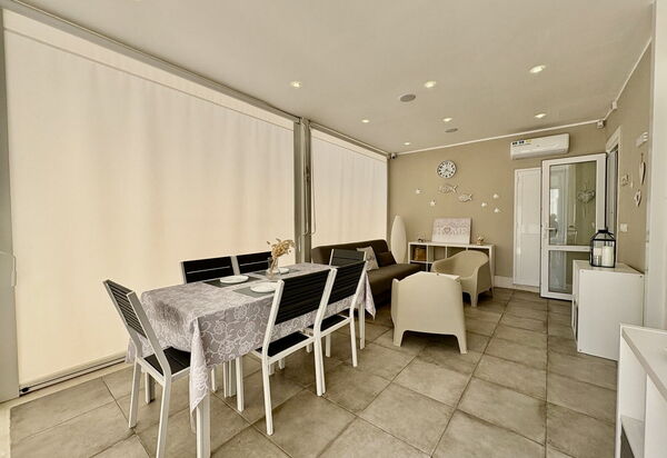 Casa Amare by Geco Vacation Rentals: Autumn, Dining Room, Living Room, Spring, Summer