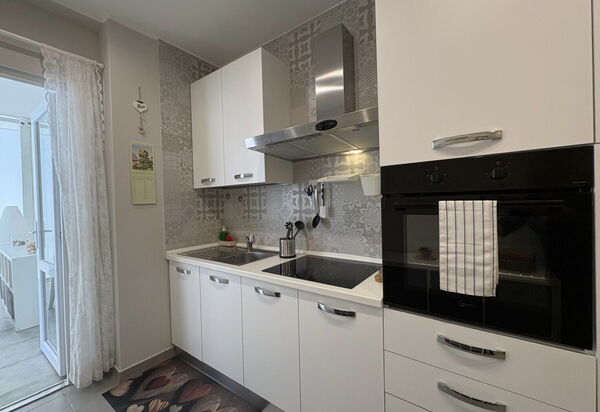 Casa Amare by Geco Vacation Rentals: Autumn, Kitchen, Spring, Summer