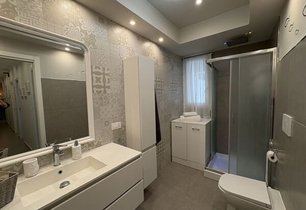 Casa Amare by Geco Vacation Rentals: Autumn, Bathroom, Spring, Summer