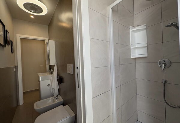 Casa Amare by Geco Vacation Rentals: Autumn, Bathroom, Spring, Summer