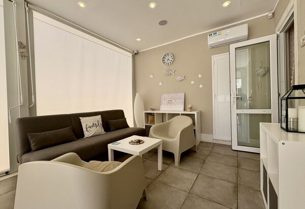 Casa Amare by Geco Vacation Rentals: Autumn, Dining Room, Living Room, Spring, Summer