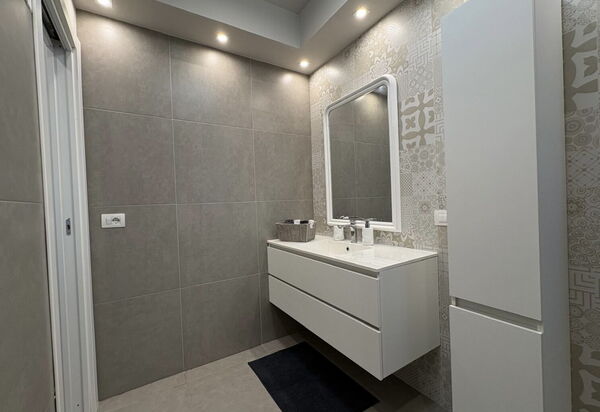 Casa Amare by Geco Vacation Rentals: Autumn, Bathroom, Spring, Summer