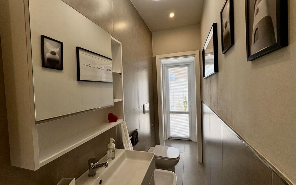 Casa Amare: Autumn, Bathroom, Spring, Summer