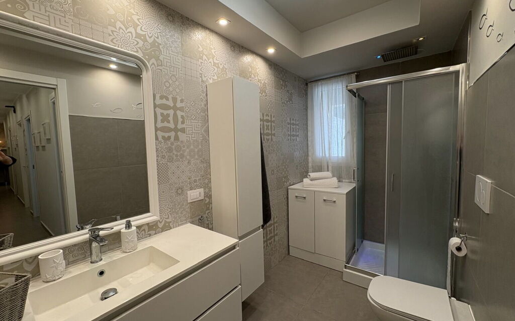 Casa Amare: Autumn, Bathroom, Spring, Summer