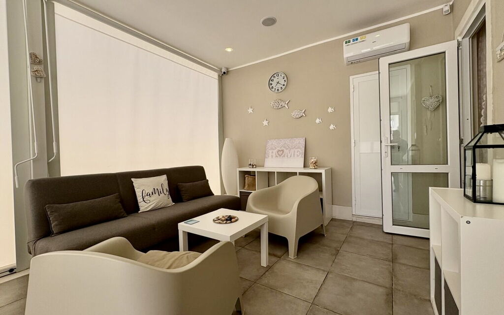 Casa Amare: Autumn, Dining Room, Living Room, Spring, Summer