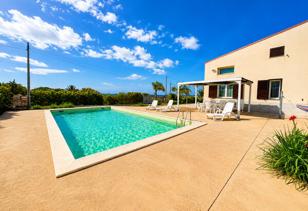 Villa Marzia: Autumn, Garden, Pool, Spring, Summer