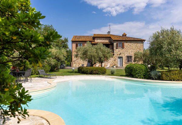 Podere Il Pozzangone, Lucignano: Autumn, Pool, Spring, Summer