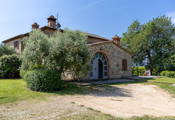 Podere Il Pozzangone, Lucignano: Autumn, Garden, Spring, Summer