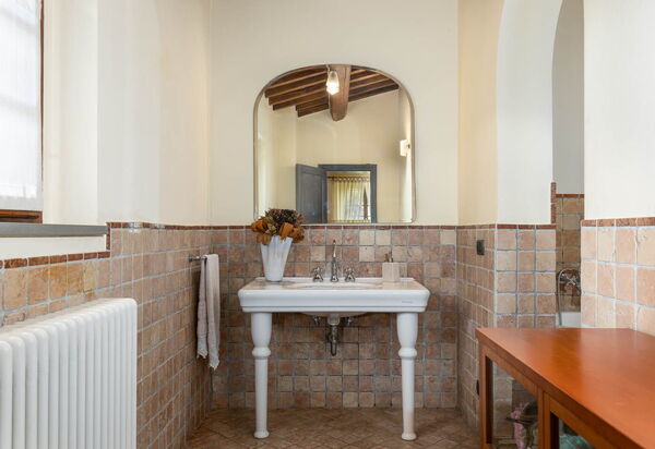 Podere Il Pozzangone, Lucignano: Autumn, Bathroom, Spring, Summer